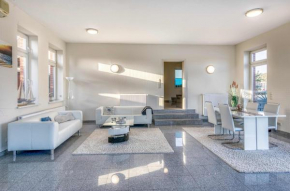 Seaside House - Ferienhaus mit privatem Bootsanleger, Terrasse und Wellness-Komfort direkt am Wasser, Amt Malchow